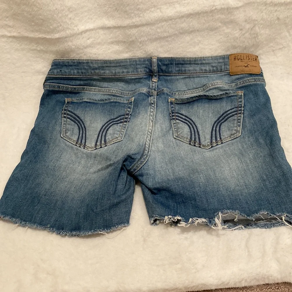 Hollister cut off denim shorts, Sz 11 - Picture 2 of 2